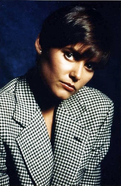 Carey Lowell hairstyles