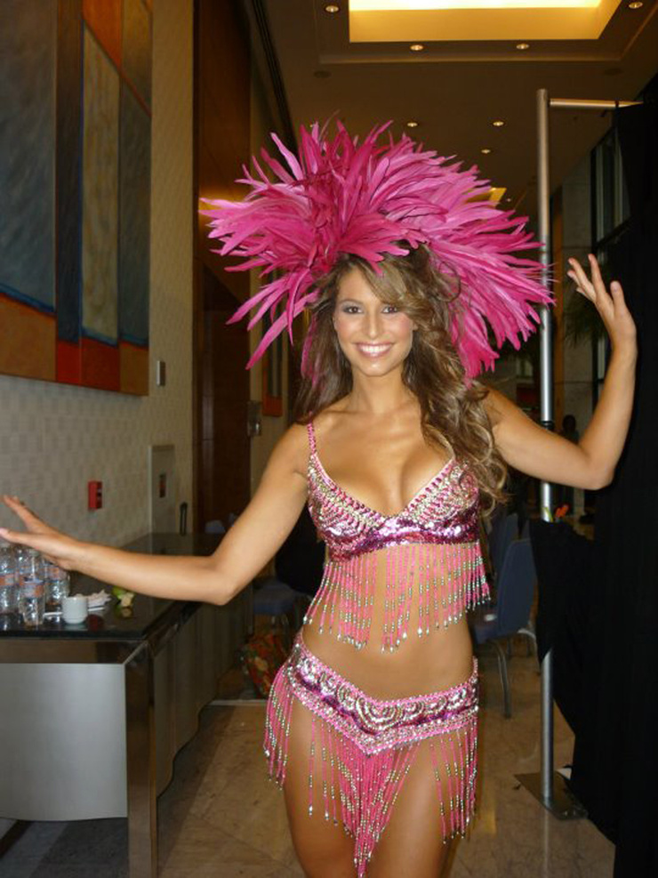 Laury Thilleman Laury Thilleman