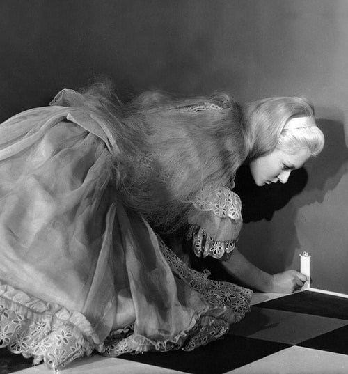 Alice in Wonderland                                  (1949)