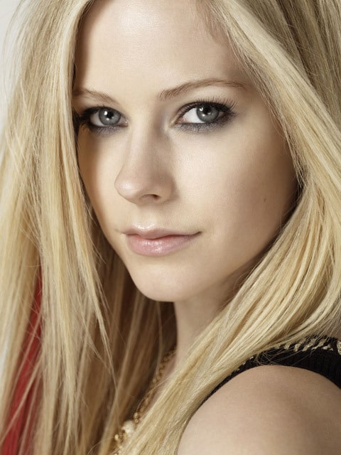 http://iv1.lisimg.com/image/572005/600full-avril-lavigne.jpg