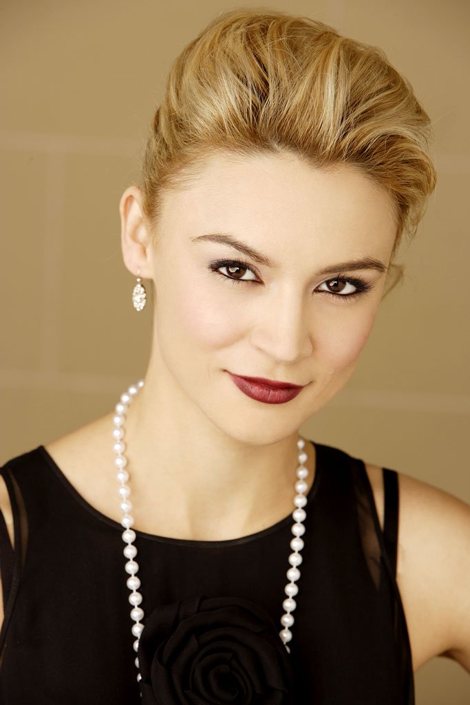 Samaire Armstrong Samaire Armstrong
