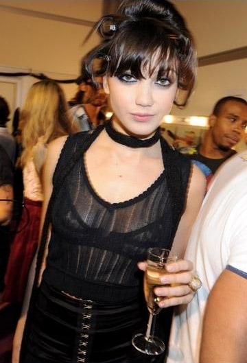 Daisy Lowe