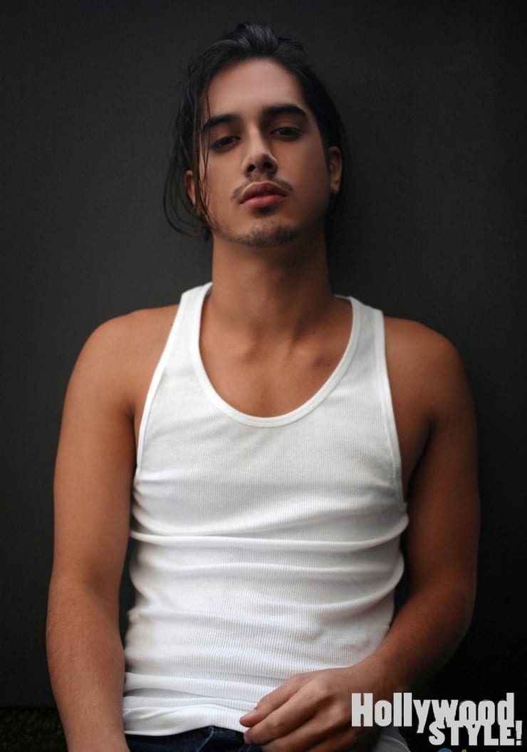 Next photo of Avan Jogia