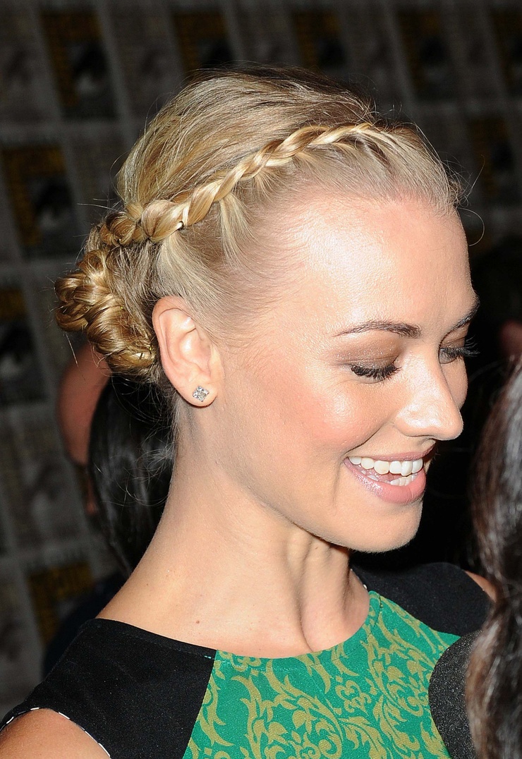 Yvonne Strahovski Yvonne Strahovski