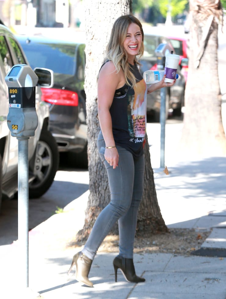 Hilary Duff image