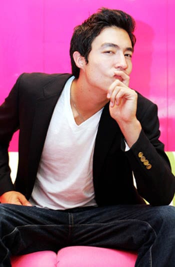 Daniel Henney