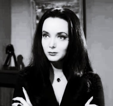 Morticia Addams (Anjelica Huston)