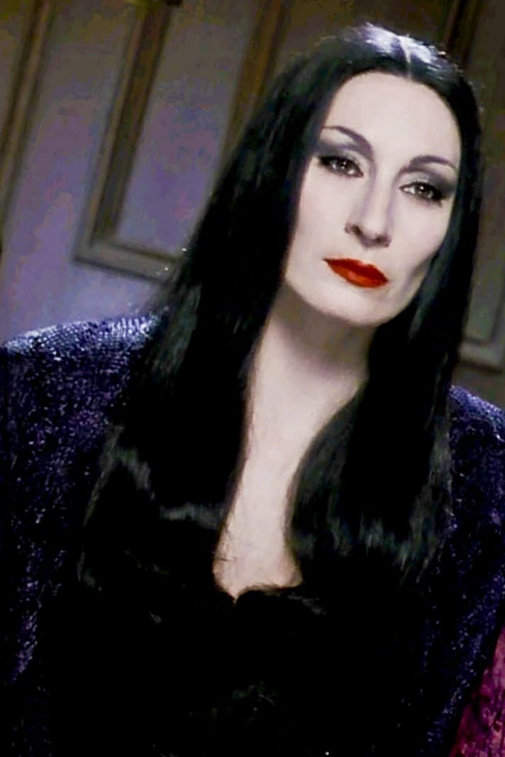 Morticia Addams (Anjelica Huston)