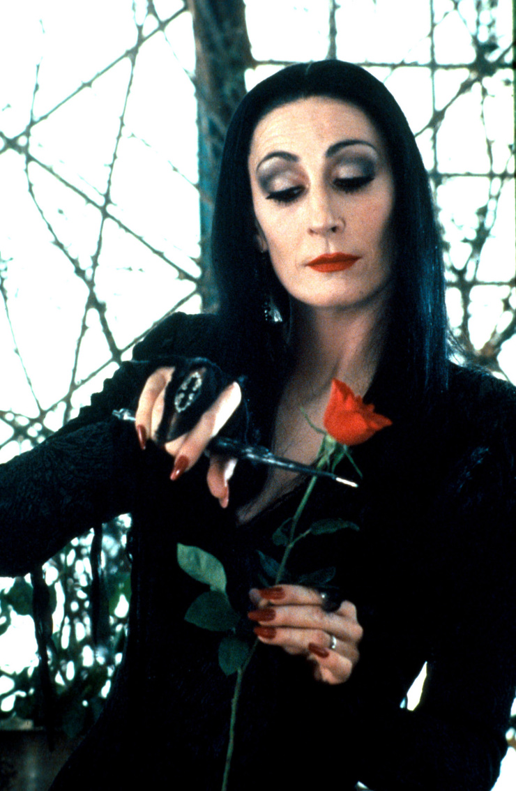 Morticia Addams (Anjelica Huston)