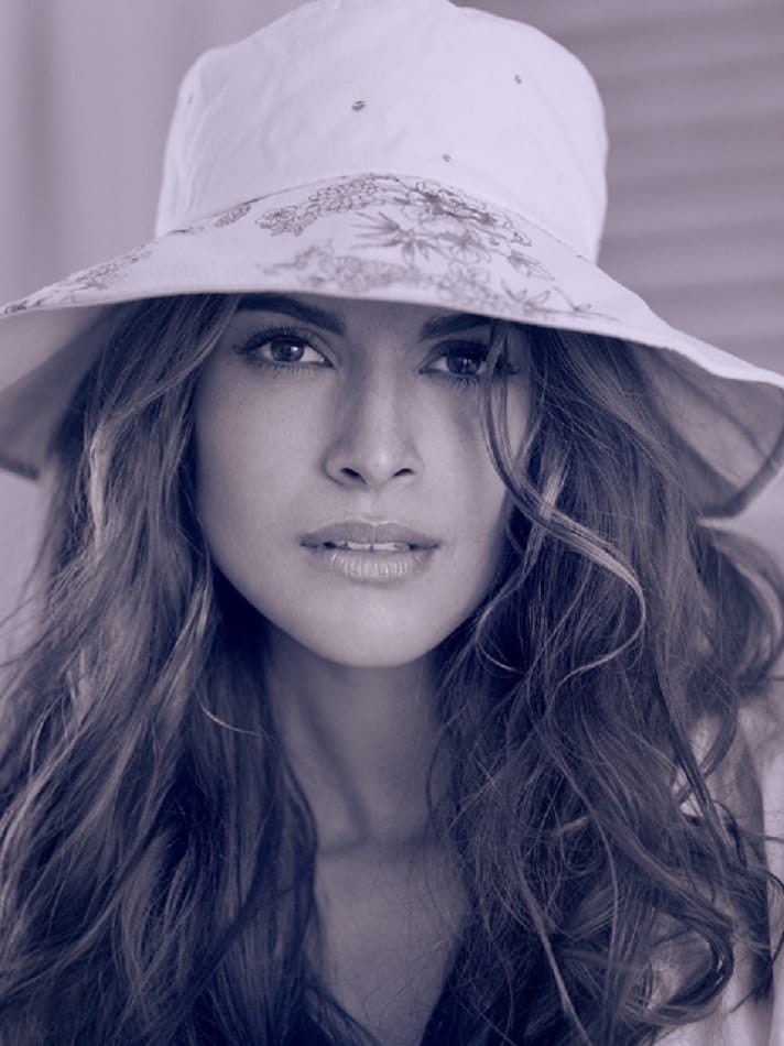 Eleni Raphaella Tsavousis Eleni Raphaella Tsavousis