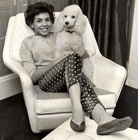 https://iv1.lisimg.com/image/5997900/468full-shirley-bassey.jpg