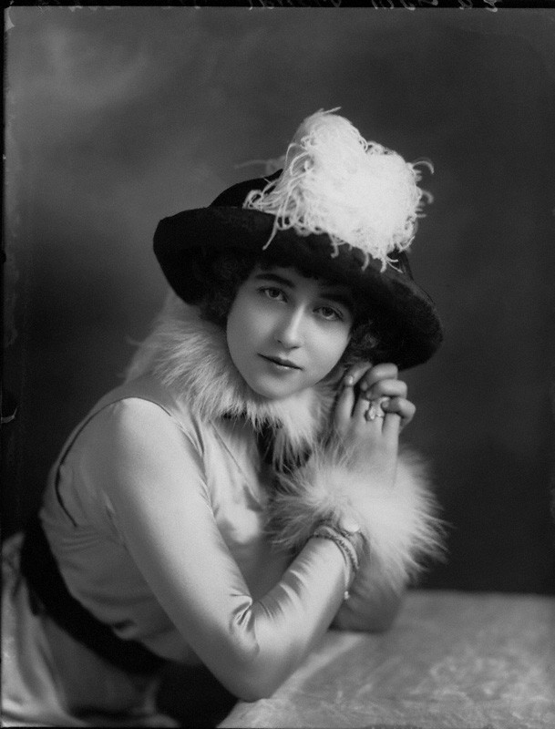 Yvonne Arnaud Yvonne Arnaud