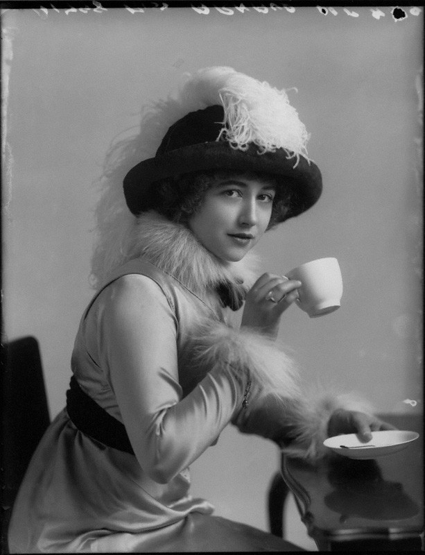 Yvonne Arnaud Yvonne Arnaud