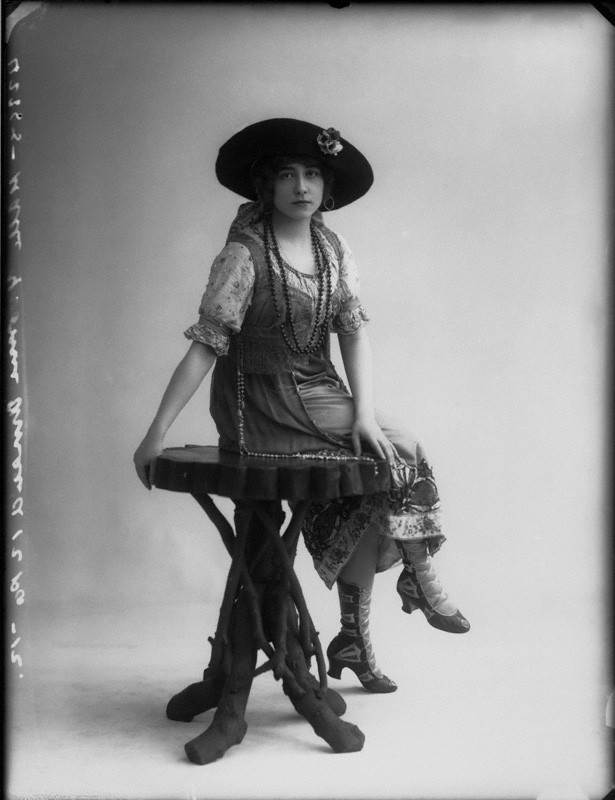 Yvonne Arnaud Yvonne Arnaud