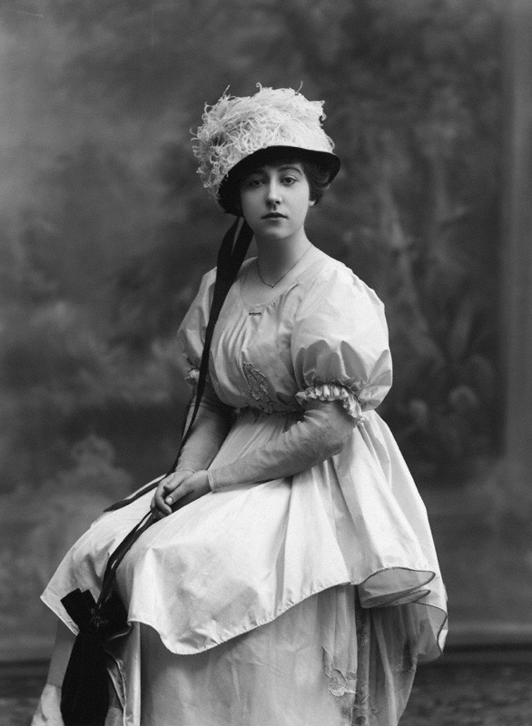 Yvonne Arnaud Yvonne Arnaud