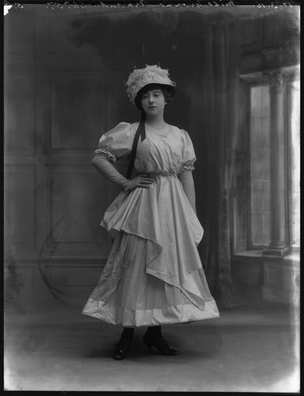 Yvonne Arnaud Yvonne Arnaud