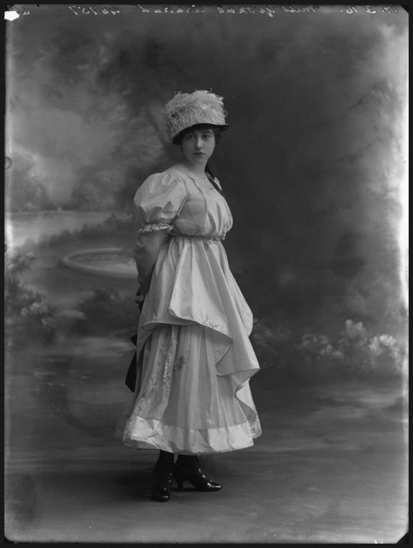 Yvonne Arnaud Yvonne Arnaud