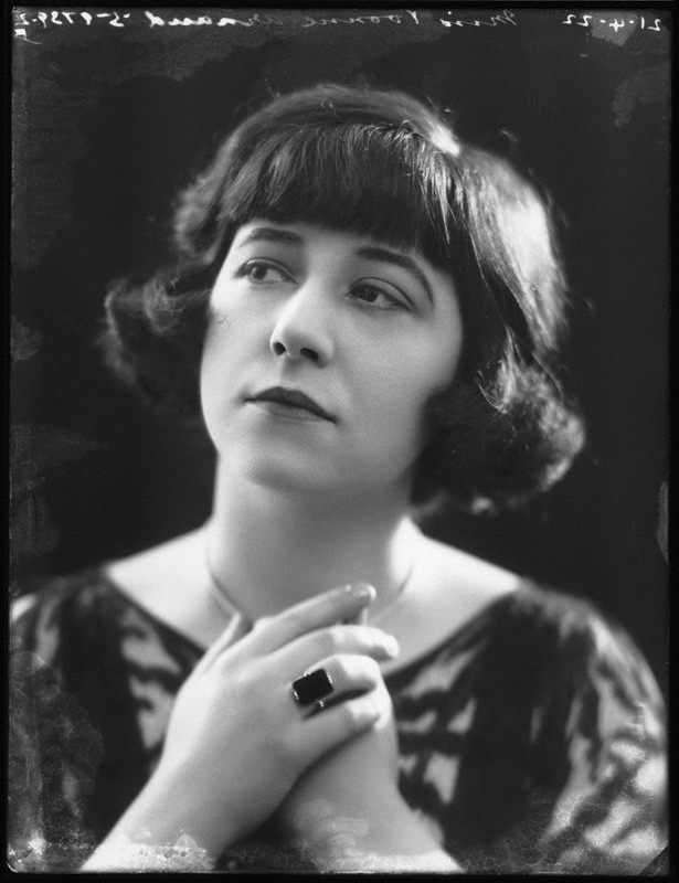 Yvonne Arnaud Yvonne Arnaud