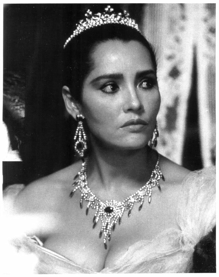 Barbara Carrera