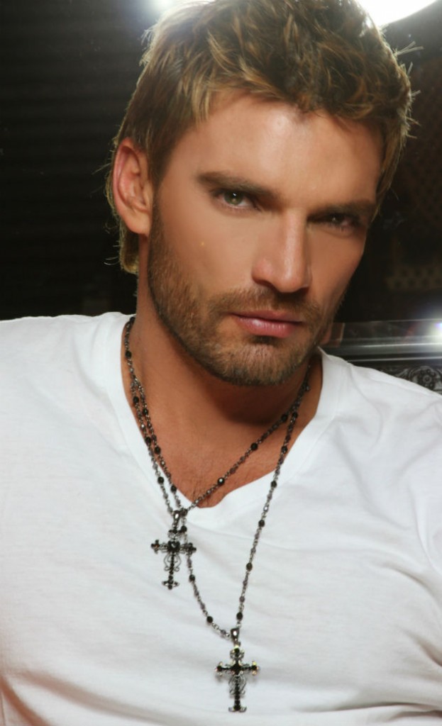 Julián Gil