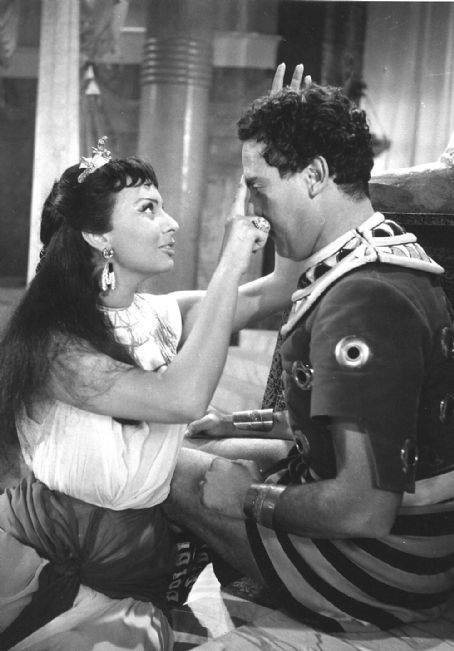 Due notti con Cleopatra (1964)