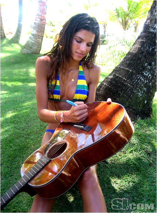 Raica Oliveira Raica Oliveira