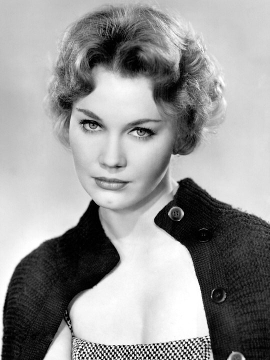 Elizabeth MacRae Elizabeth MacRae