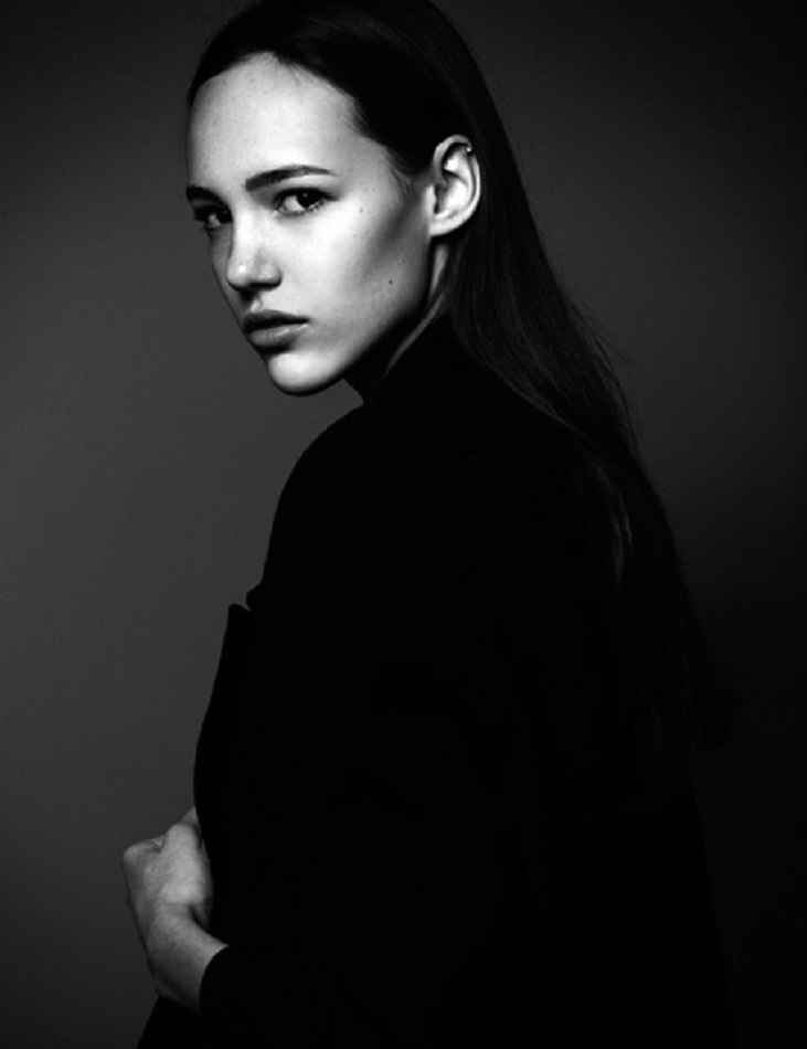 Anna Lee model