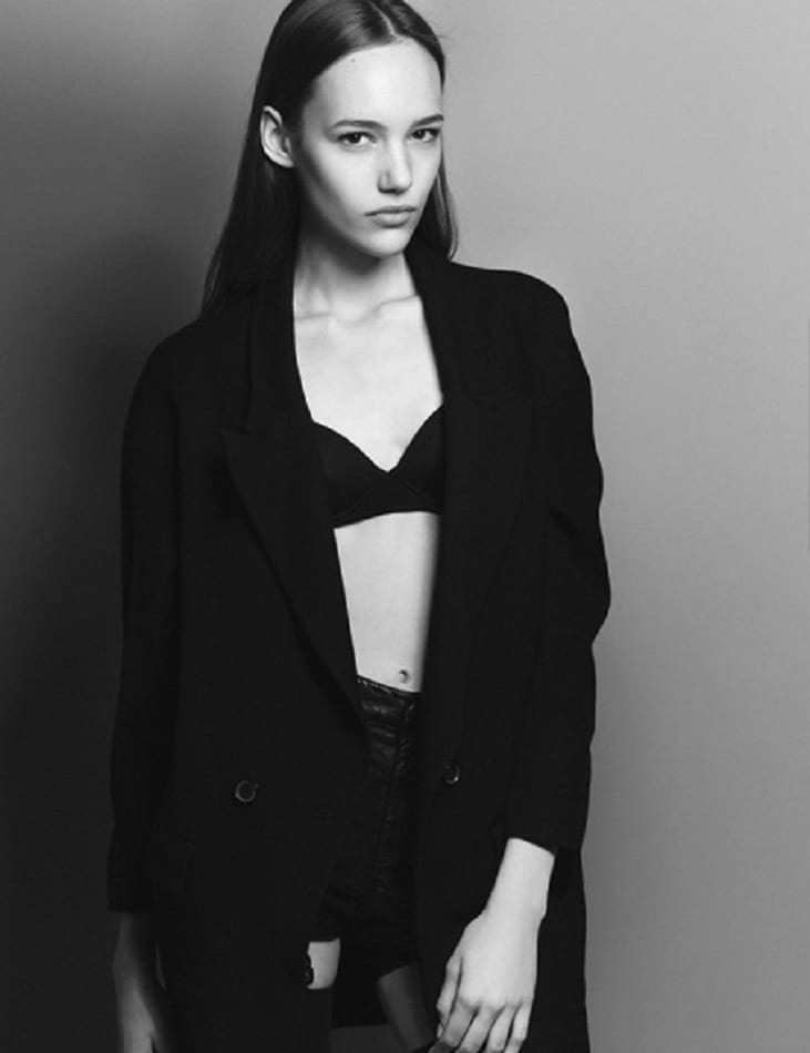 Anna Lee model