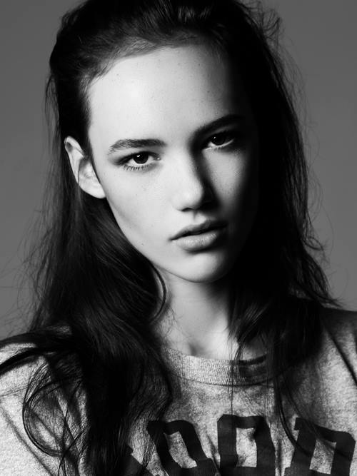 Anna Lee model