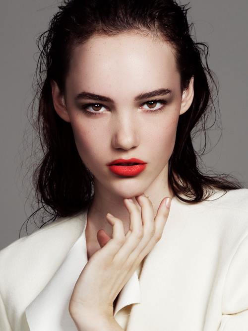 Anna Lee model