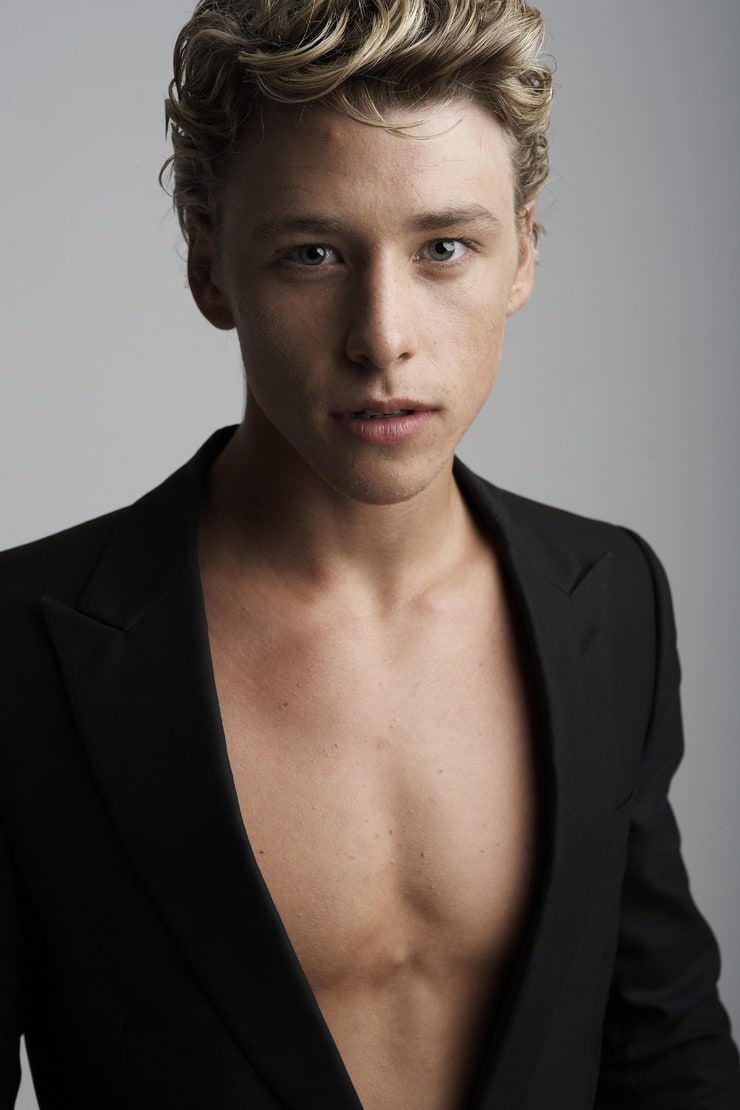 Picture of Mitch Hewer