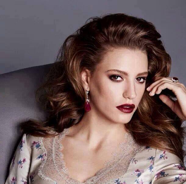 Serenay Sarikaya