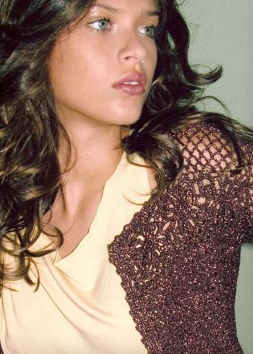 Thais Oliveira Thais Oliveira