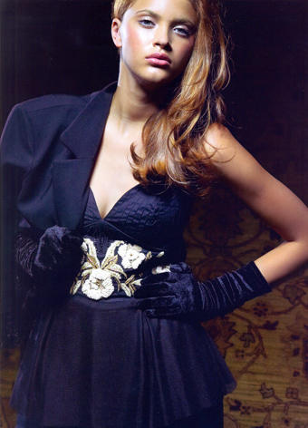 Thais Oliveira Thais Oliveira