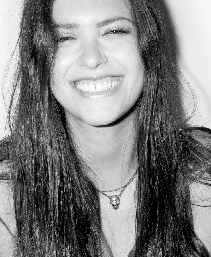 Thais Oliveira Thais Oliveira