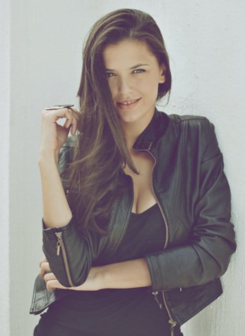 Thais Oliveira Thais Oliveira