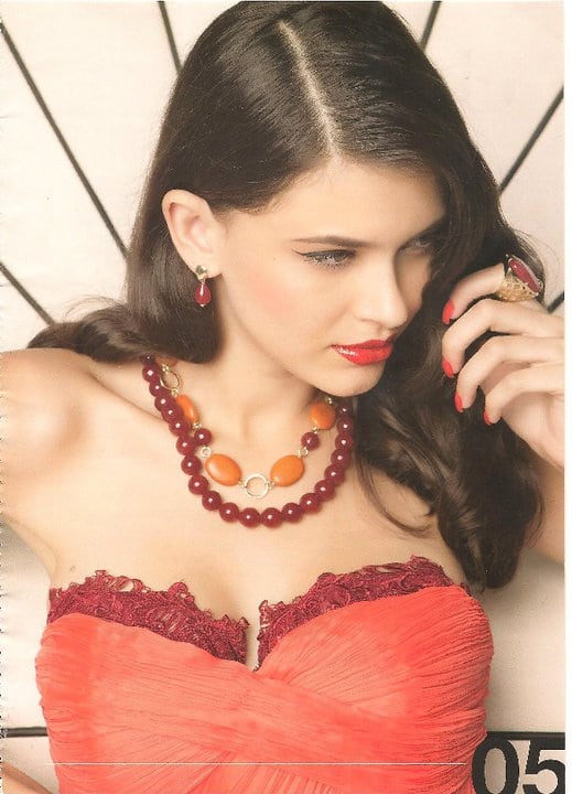 Thais Oliveira Thais Oliveira