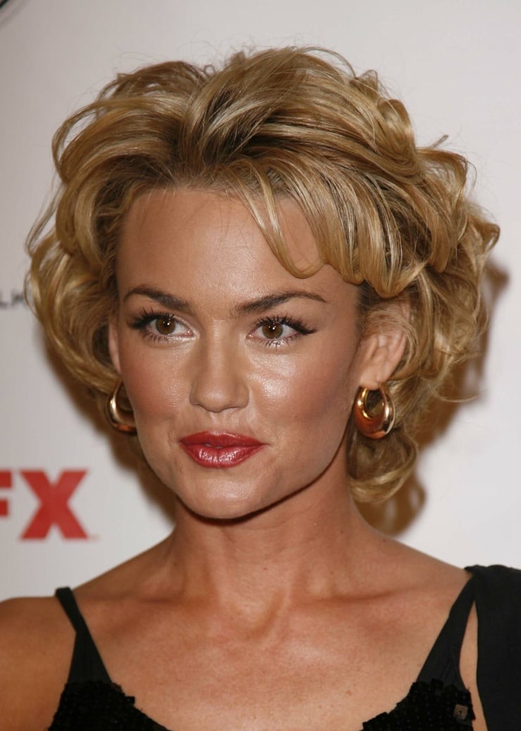 Kelly Carlson