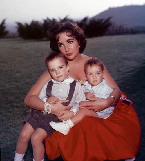 Elizabeth Taylor Elizabeth Taylor