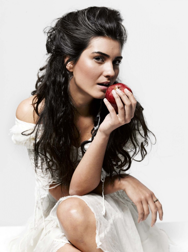 Tuba Büyüküstün Tuba Büyüküstün