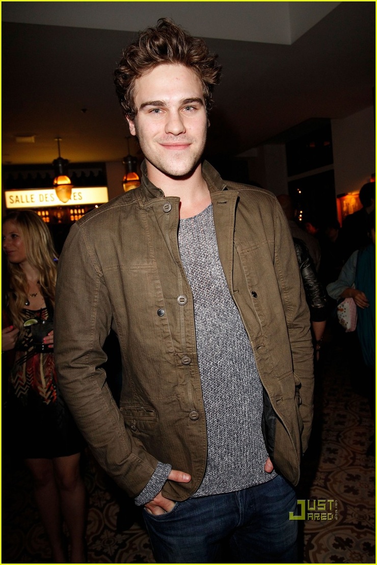 Grey Damon