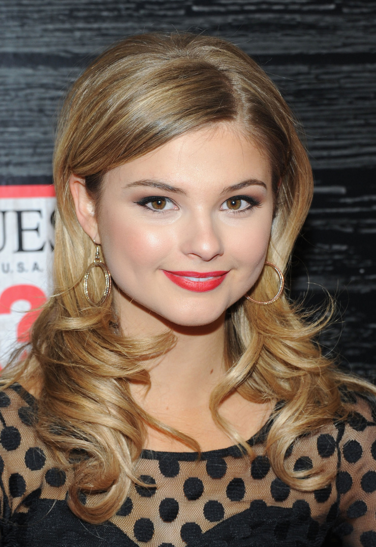 Stefanie Scott