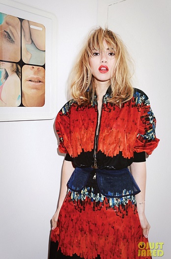 Suki Waterhouse