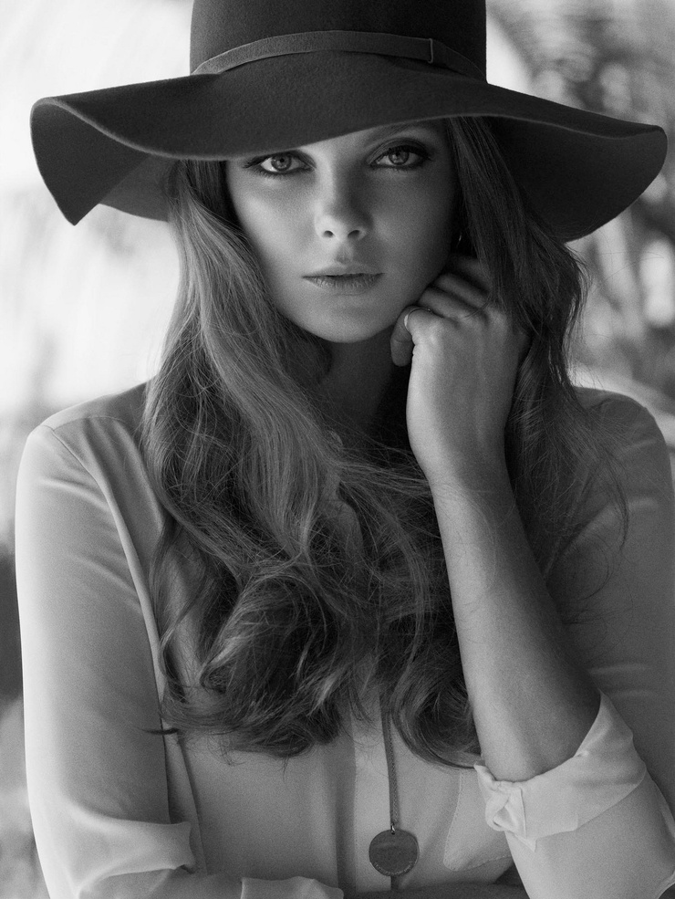 Eniko Mihalik Eniko Mihalik