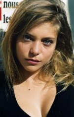Lizzie Brocheré