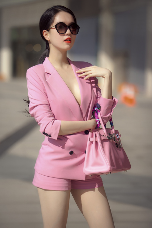 Ngoc Trinh Ngoc Trinh