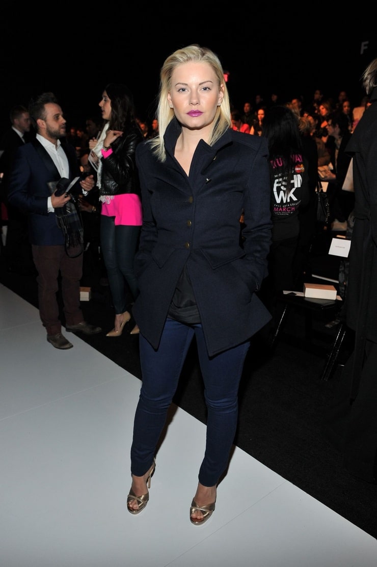 Elisha Cuthbert Elisha Cuthbert