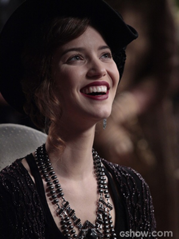 Nathália Dill