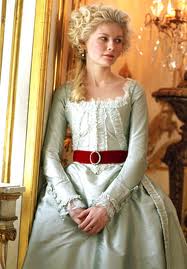 Marie Antoinette (Kirsten Dunst)